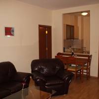 One-Bedroom Apartment with Balcony (6 Adults)