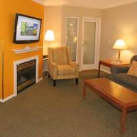 One-Bedroom Suite with Den
