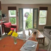 One Bedroom and Den Robson