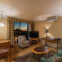EXECUTIVE KING 1BDRM SUITE W/SOFABED, KITCHEN, BALCONY, VIEWS