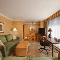 STANDARD LARGE KING 1BDRM SUITE W/2 SOFABEDS, KITCHEN, BALCONY