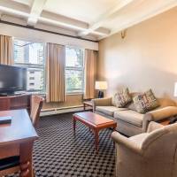 One-Bedroom Suite with Kitchen