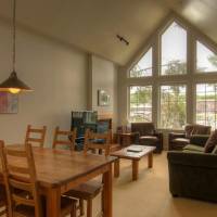 Deluxe  Two Bedroom Queen Suite with Outdoor Tub + Full Kitchen & Harbor View