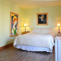 Queen Room with Garden View