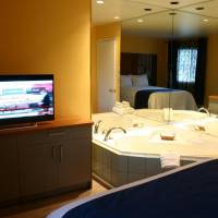Queen Suite with Spa Bath
