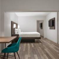 Queen Studio with Three Queen Beds - Non-Smoking