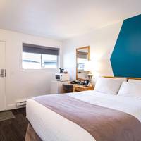 Queen Room with Mountain View/Pet Friendly