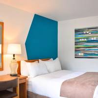 Queen Room with Mountain View