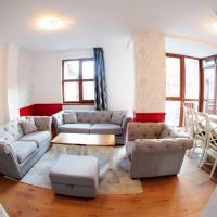 Deluxe Three-Bedroom Apartment