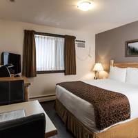 Deluxe Queen Room Non-Pet Friendly 