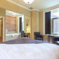 Deluxe Room with One Queen Bed
