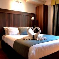 Queen Suite with Spa Bath