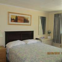 Queen Room with Single Bed