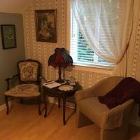 Deluxe Queen Room with Shared Bathroom