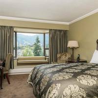 Queen Room with City View