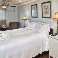 Queen Room with Spa Bath