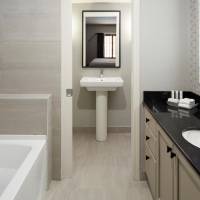 One-Bedroom Queen Suite with kitchenette & fireplace