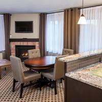  Queen Suite
