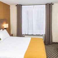 Junior Queen Suite