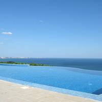 Deluxe Four-Bedroom Villa with Sea View