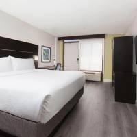 Queen Room with Mobility Accessible Tub - Non-Smoking