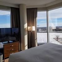 One-Bedroom Executive Corner Suite 