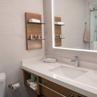 Deluxe Double Room (2 Adults + 1 Child)
