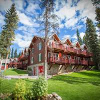 One-Bedroom Suite with Mountain View