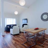 Luxury Two-Bedroom / Three-Bedroom House 4
