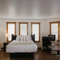 Deluxe King Suite