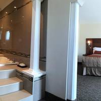 Queen Suite with Spa Bath