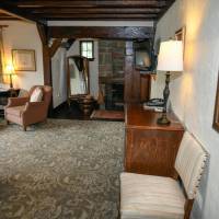 Premier Queen Suite - Manor West
