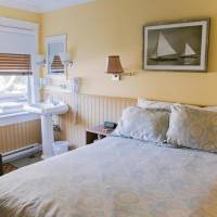Double Room (shared bathroom) 