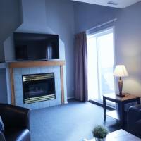 Three-Bedroom Apartment - Loft - Private Entrance - Self Check In