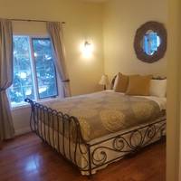 Deluxe Queen Room Rundle