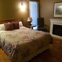 Superior Queen Room Vermillion