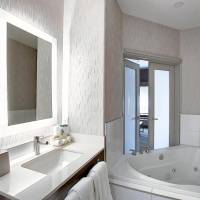 King Room with Spa Bath