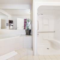 Accessible Jetted Tub Suite, King Bed, Roll-In Shower, Non Smoking