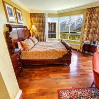 Signature Grandview with balcony - Valley View - Room 700