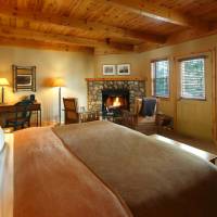 Premier Queen Room