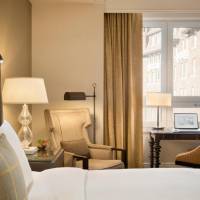 Deluxe 1 King Room