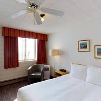 Standard Queen Room with Sea View