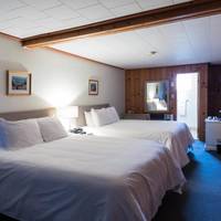 Queen Room with Two Queen Beds - Partial Sea View