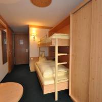 Family Room (2 Adults + 2 Children)