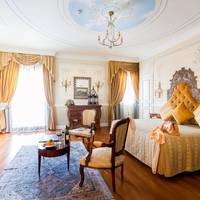 Presidential Suite with Terrace and Square View
