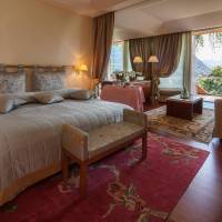Signature Lake Suite with Balcony and Private Spa Access