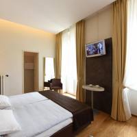 Executive Double Room with Balcony and Lake View