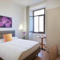 Superior Single Room with Courtyard View