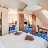 Suite with Balcony and Lake View