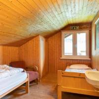 Twin Room with Shared Bathroom and Mountain View
